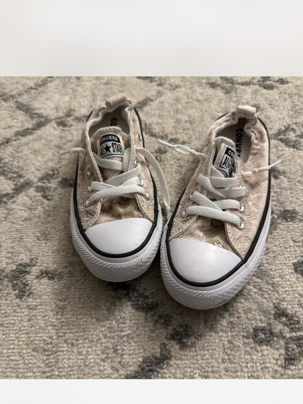 Converse Low Top Sneakers in Light Beige and White size 7